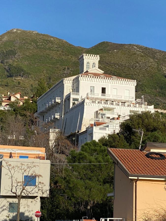 Appartamento Nel Fabbricato Denominato Il Castello Прая-а-Маре Екстер'єр фото